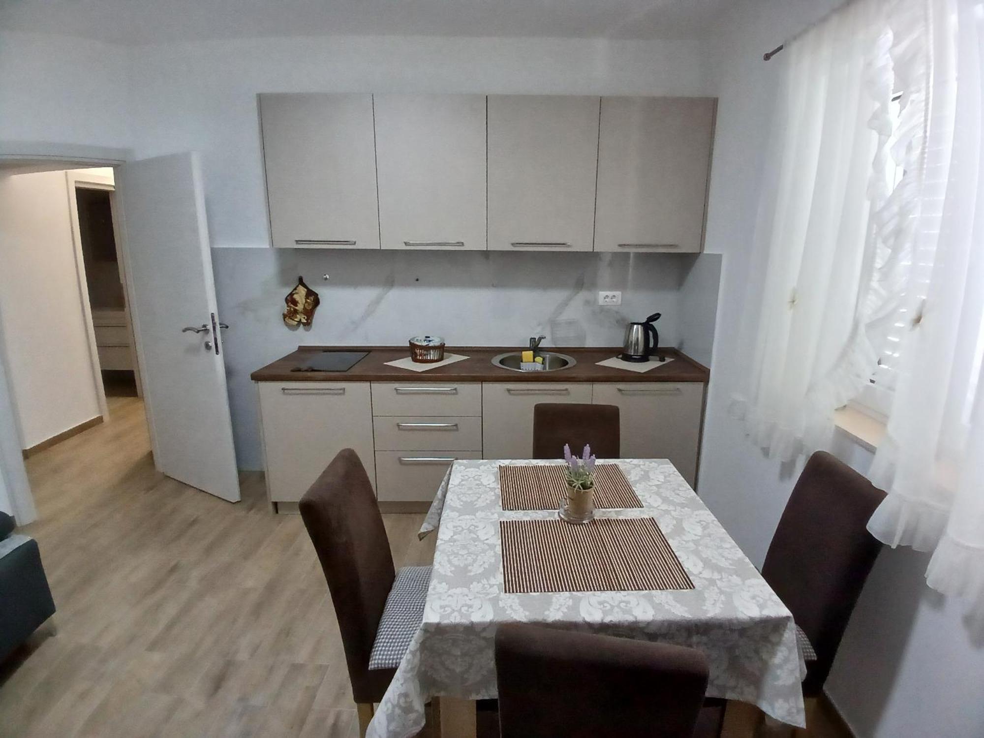 Apartments Tiha Noc קוטור מראה חיצוני תמונה